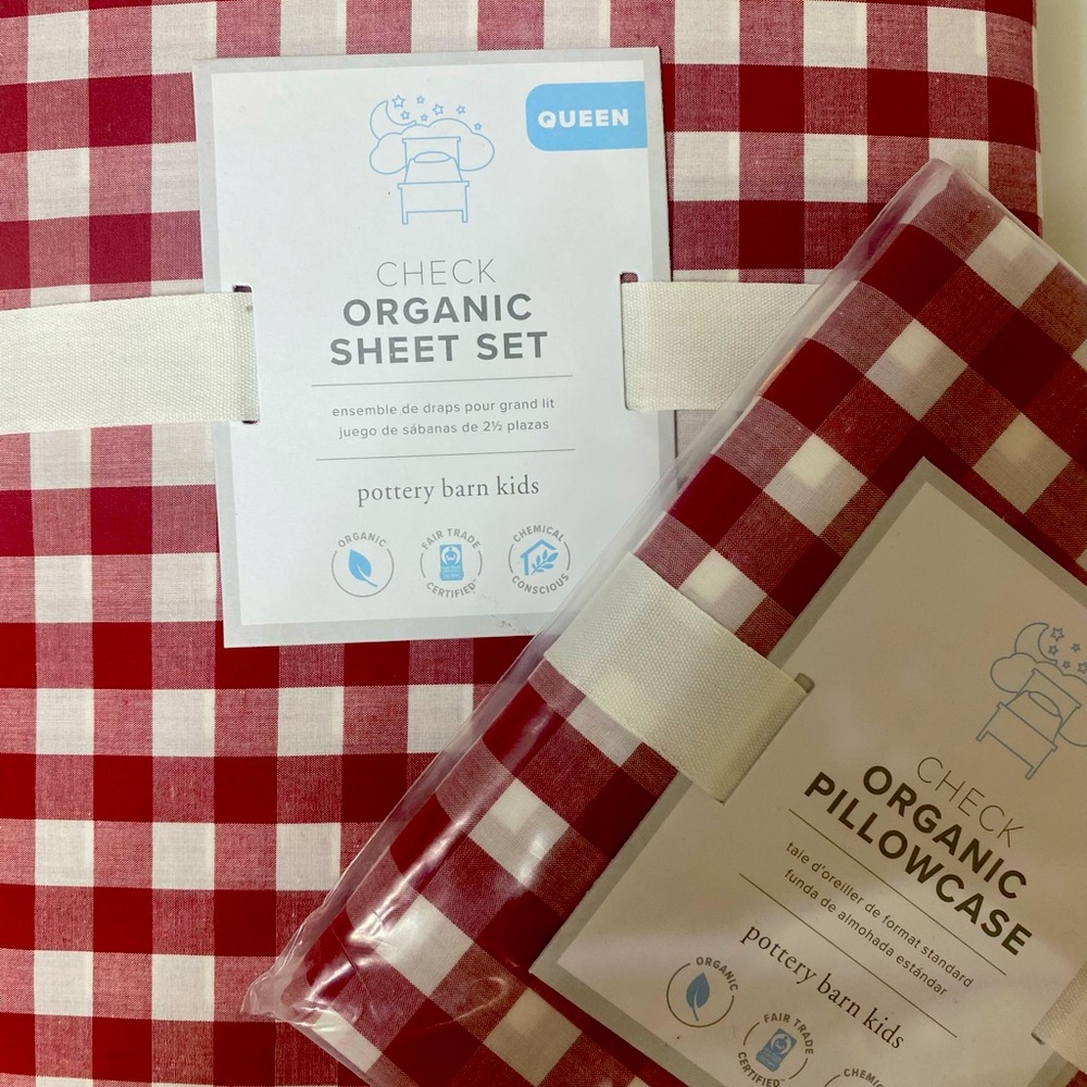 Rare discontinued Pottery Barn Queen Sheet set /one stand pillow case!Christmas!